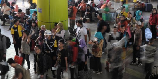 Libur panjang, penumpang kereta api dari Stasiun Gambir melonjak