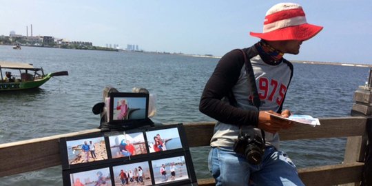 Cerita juru potret keliling di Ancol bersaing dengan HP berkamera