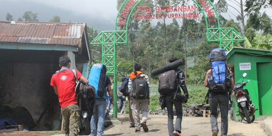 1.600 Pendaki rayakan pergantian tahun di Puncak Gunung Slamet