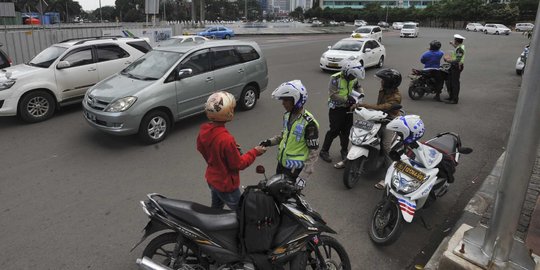 Ditelepon teman ngaku kena tilang, Jimmy ditipu 'polisi minta pulsa'
