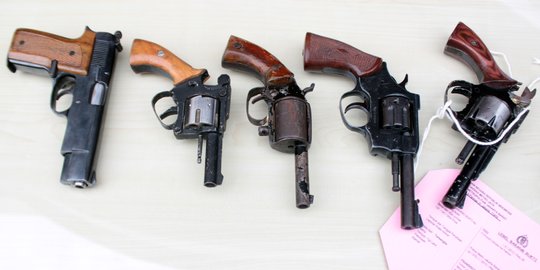 Sepucuk pistol polisi tertinggal di WC Gua Kreo Semarang