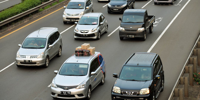 Arus balik liburan, 100 ribu mobil masuk Jakarta via Tol Cikampek