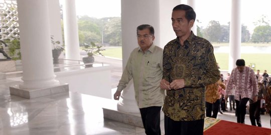 Presiden Jokowi panggil 3 ahli hukum ke Istana, bicarakan apa?