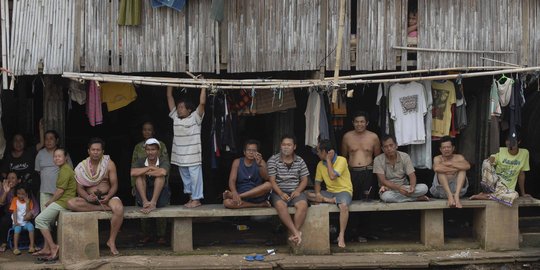 Jumlah penduduk miskin Indonesia turun tipis jadi 28,51 juta orang