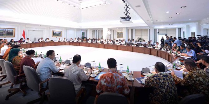2016 Tahun percepatan kerja, Jokowi minta menteri tak leha-leha