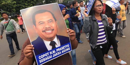 Demo di depan Istana, massa APJ minta Jokowi copot Jaksa Agung