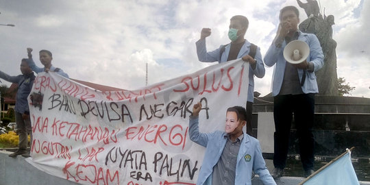 Puluhan mahasiswa di Riau gelar demo tolak dana ketahanan energi