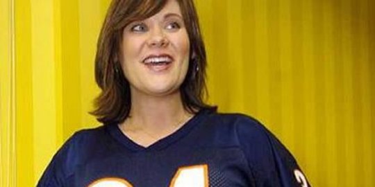 sewakan perut jadi papan iklan