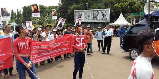 Massa geruduk Istana, desak Presiden Jokowi copot Jaksa Agung