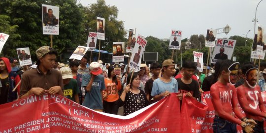 Demo di depan Istana tuntut Jokowi copot Jaksa Agung, adili Paloh