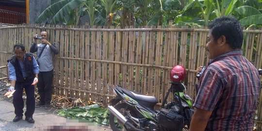 gorok lehernya sendiri hingga tewas di jalanan