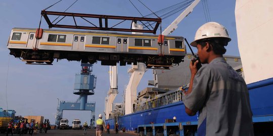 18 Unit KRL asal Jepang tiba di Tanjung Priok