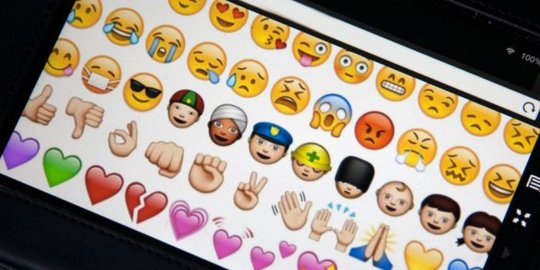 Sering pakai emoji saat chatting? Awas tanda orang mesum!