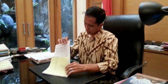 Hasil gambar untuk jokowi teken perpres
