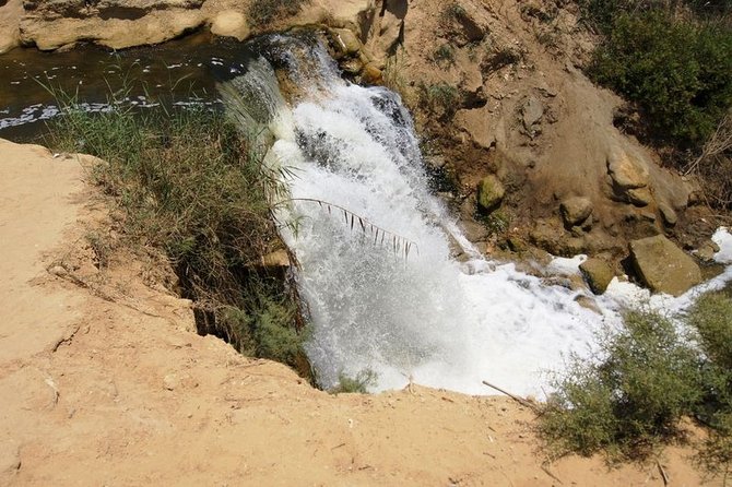 air terjun di wadi el rayan mesir