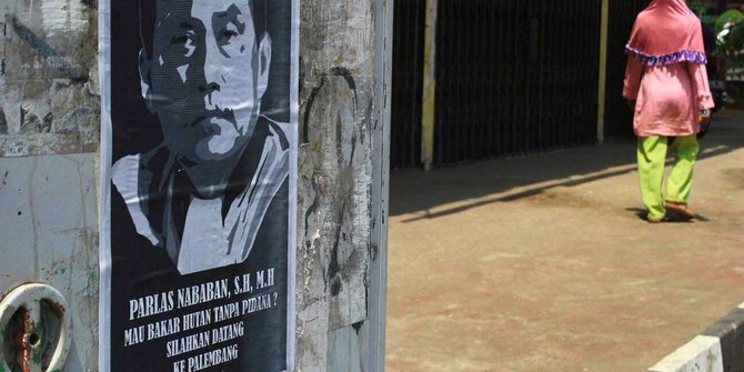 Ini poster sindir hakim yang bebaskan pembakar hutan di Palembang