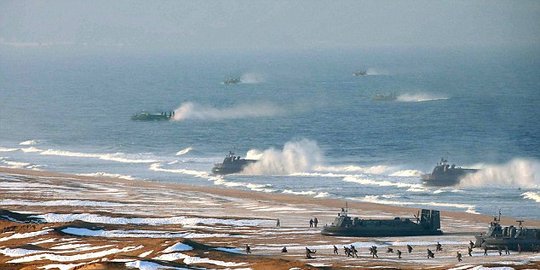 pasukan korea utara di sebuah pantai rev1