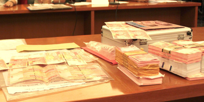 Polda Sulsel kembalikan uang Rp 1,9 miliar milik tersangka narkoba
