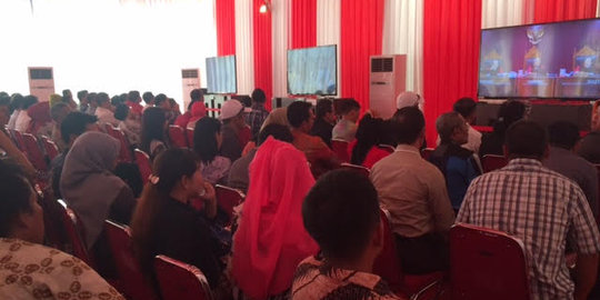 Pendukung calon ramai-ramai nonton bareng sidang di MK