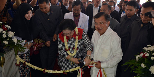 Di tengah isu reshuffle makin kuat, JK & Megawati makan siang bareng