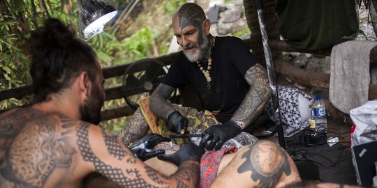 Keindahan tato tradisional Indonesia pikat seniman mancanegara