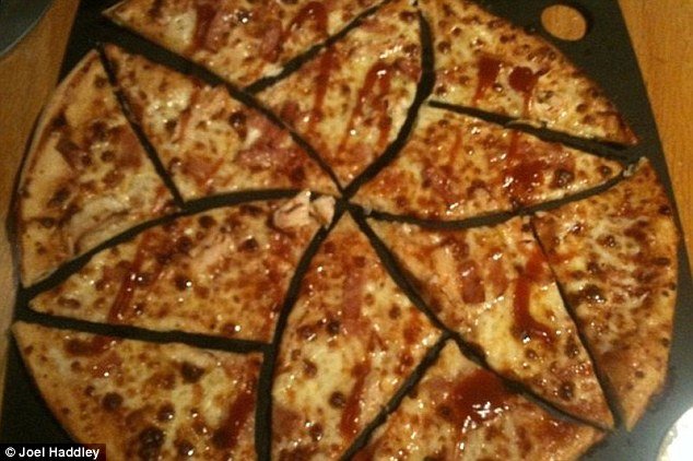 cara sempurna potong pizza