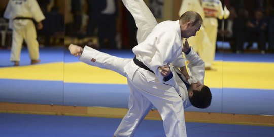 Aksi Vladimir Putin latihan judo bersama atlet nasional Rusia