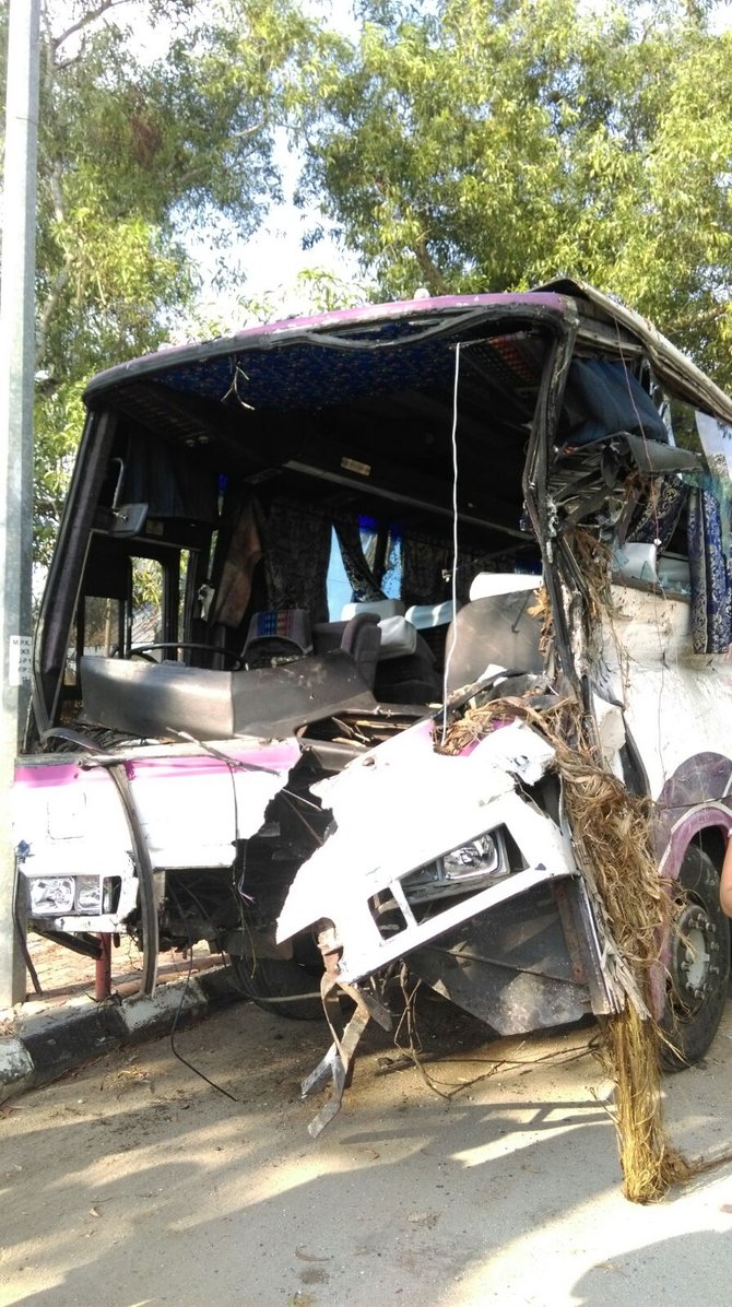 kecelakaan bus di malaysia tewaskan dua wni