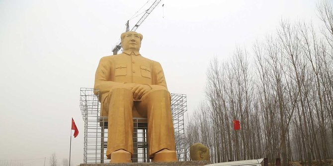Patung emas raksasa Mao Zedong di China dirobohkan 