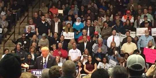 Usir wanita muslim dari kampanye, Trump dituntut minta maaf