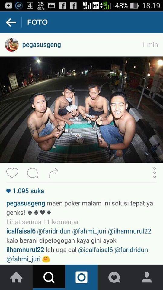 Ini tren baru alay foto-foto di tengah jalan  merdeka.com