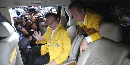Presiden Jokowi mendadak panggil Agung Laksono ke Istana