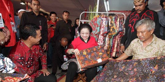 Usai Rakernas PDIP, Megawati lihat bazar batik