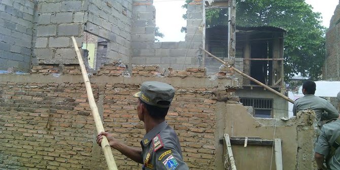 Puluhan rumah di Bukit Duri dibongkar