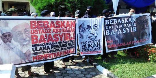 Ribuan massa pendukung Baasyir padati PN Cilacap