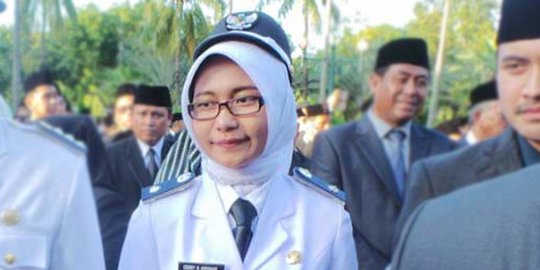 Mengenal sosok Debby Novita, lurah muda Tanjung Barat