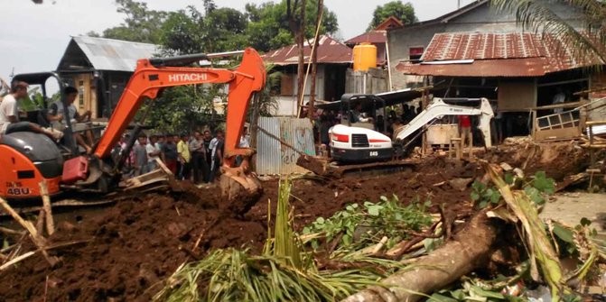 2 Alat berat dikerahkan bantu pencarian korban longsor Minahasa