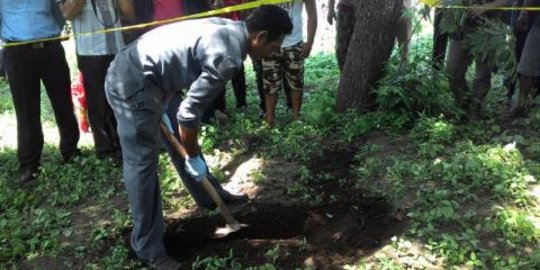 Geger, Polmas temukan seonggok tanah berisi nisan di belakang museum