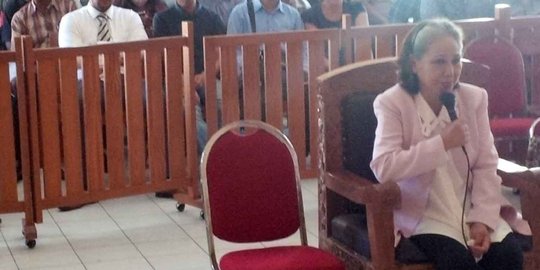 Di sidang Engeline, Hotman sebut Margriet pintar berakting sedih