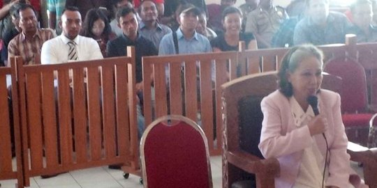 Dalam sidang, Hotman dan Margriet malah saling bentak