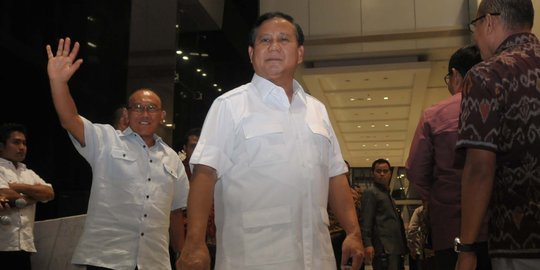 Sikap legowo Prabowo anggota KMP berpaling ke Jokowi