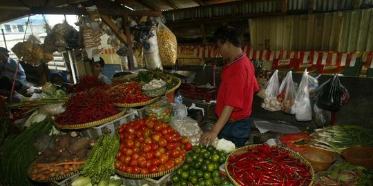 Pedagang pasar ogah latah kenakan biaya tambahan kantong plastik