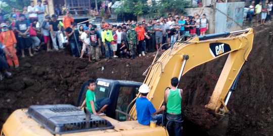 Warga penasaran dengan korban longsor di Minahasa