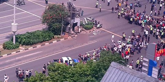 Terjadi baku tembak, seorang pelaku lari ke arah Starbuck Sarinah