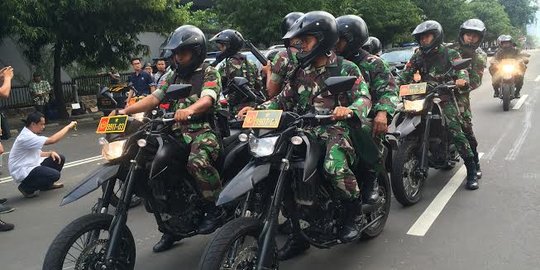 Teroris ledakkan granat di Sarinah, puluhan tentara dikerahkan