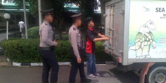 Usai Jakarta dibom, kendaraan masuk Polda Sumsel digeledah
