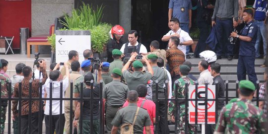 Panglima TNI dan Menko Polhukam tinjau lokasi ledakan di Starbucks