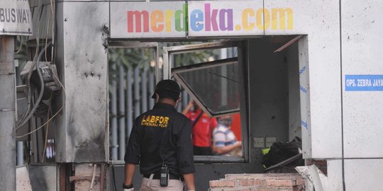 Usai aksi teror, pos polisi depan Sarinah dan Starbucks ditutup seng