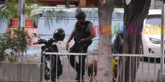 Ada ledakan lagi, polisi sisir gedung Jaya depan Sarinah