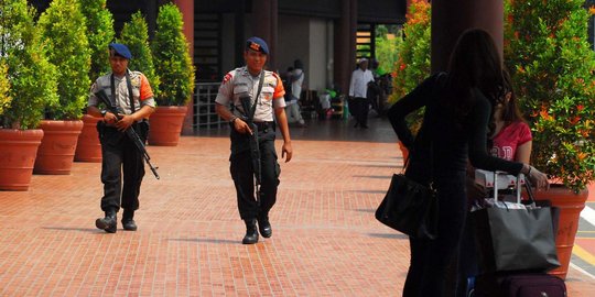 Usai ledakan di Jakarta, polisi Surabaya tingkatkan keamanan